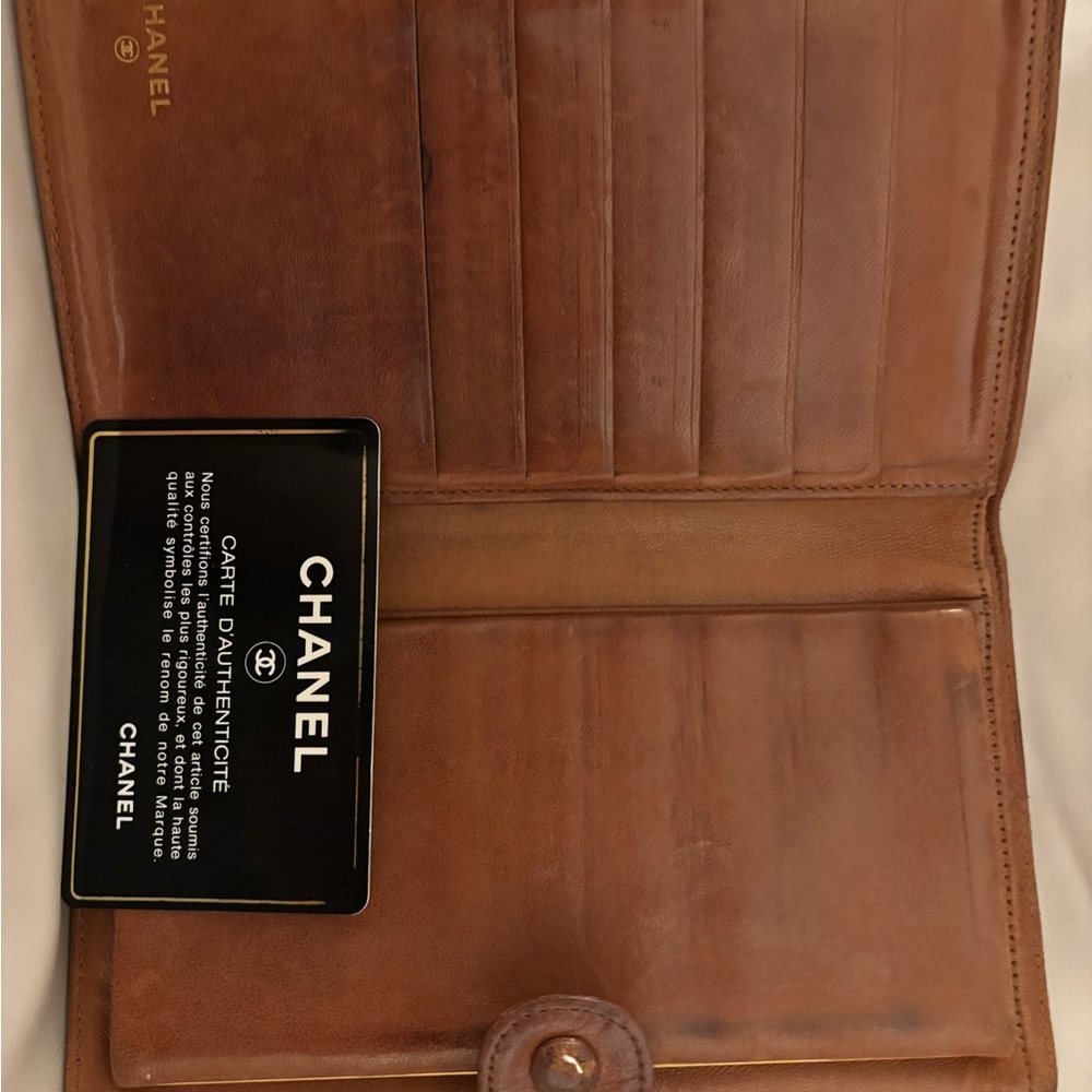 CHANEL Light Brown Leather Wallet with CC and COA - Picture 2 of 16